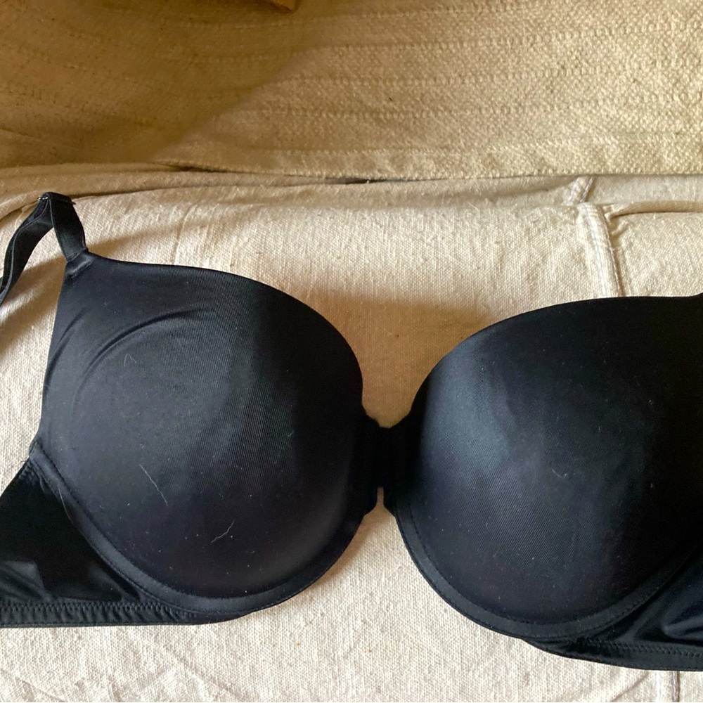 Victoria’s Secret Black Padded Push Up.  New Never Worn 34C.  $59.00 Retail